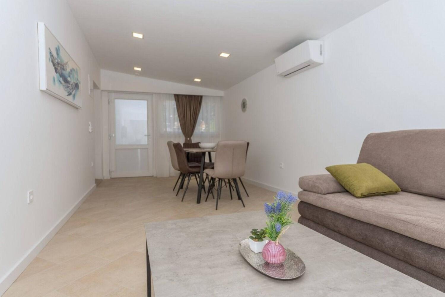 Apartments Mari - 40M From The Beach Makarska Exterior foto